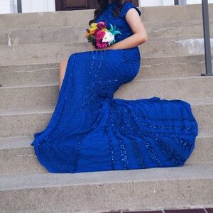 Elegant Blue Evening Gown